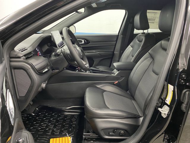 2026 Jeep Compass Latitude photo 4