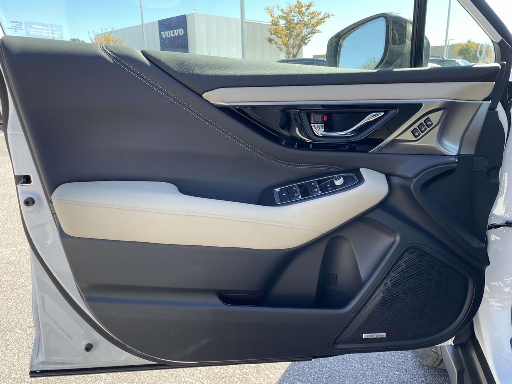 2025 Subaru Outback Limited photo 3