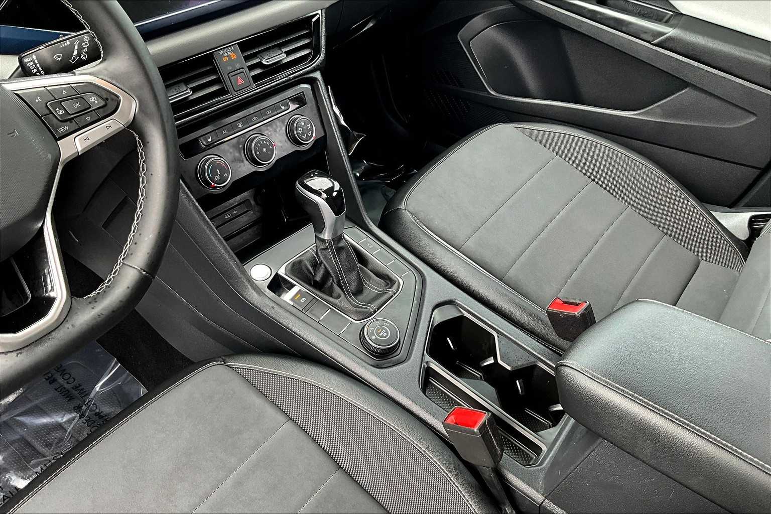 2022 Volkswagen Taos SE photo 12