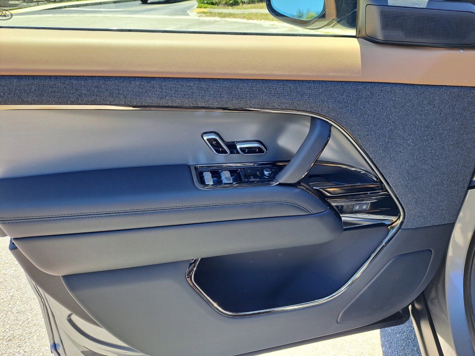 2025 Land Rover Range Rover Sport SE photo 10