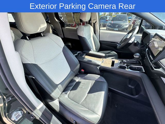 2025 Toyota Sienna Platinum photo 20