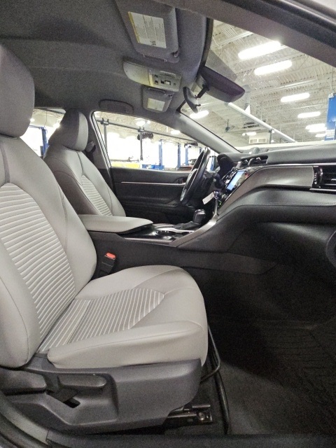 2020 Toyota Camry SE photo 37