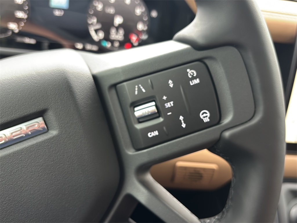 2025 Land Rover Defender 130 S photo 19