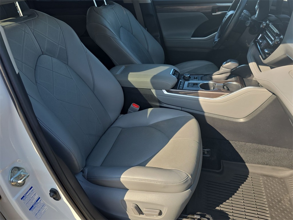 2020 Toyota Highlander Platinum photo 34