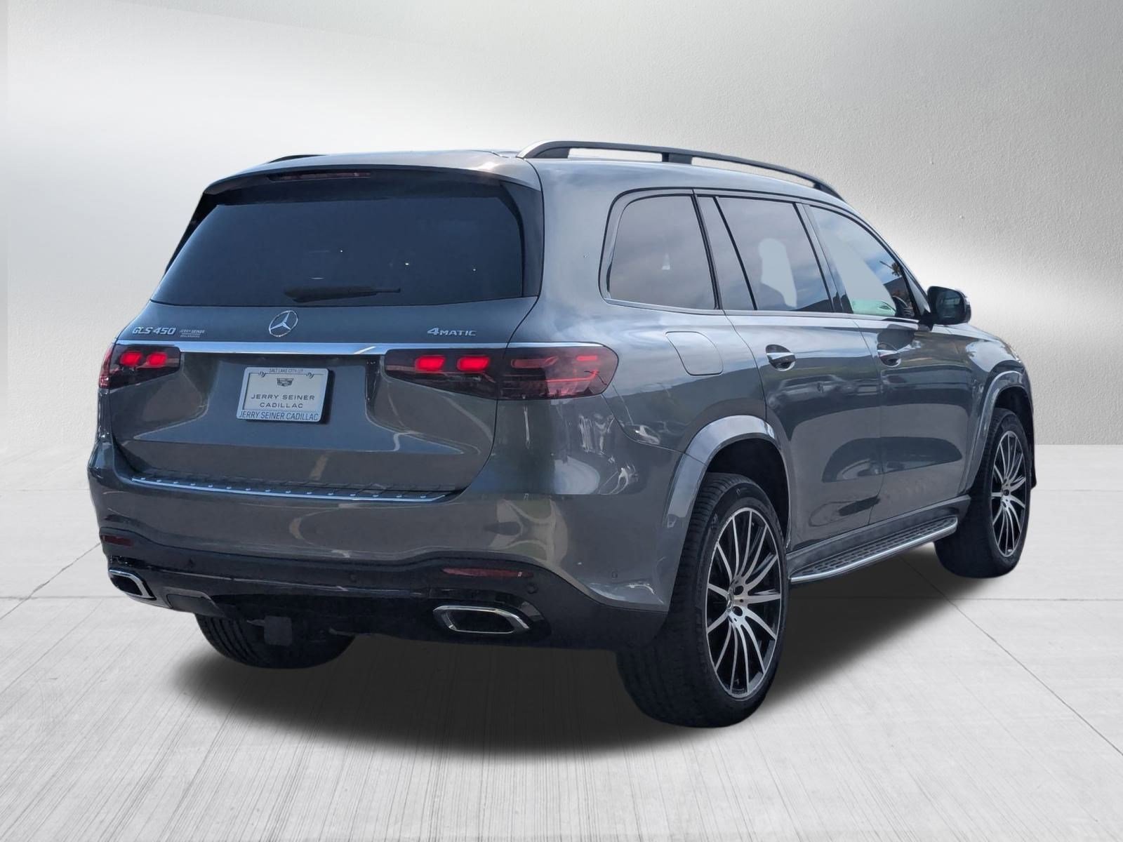 2024 Mercedes Benz GLS 450 4MATIC photo 4