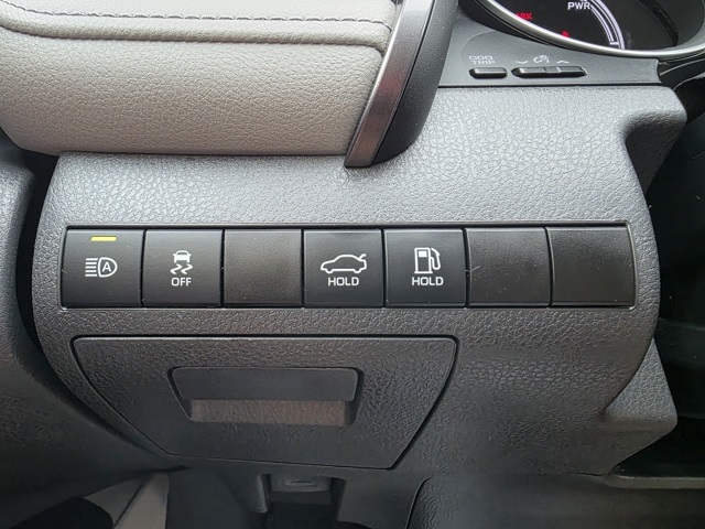 2023 Toyota Camry Hybrid LE photo 16