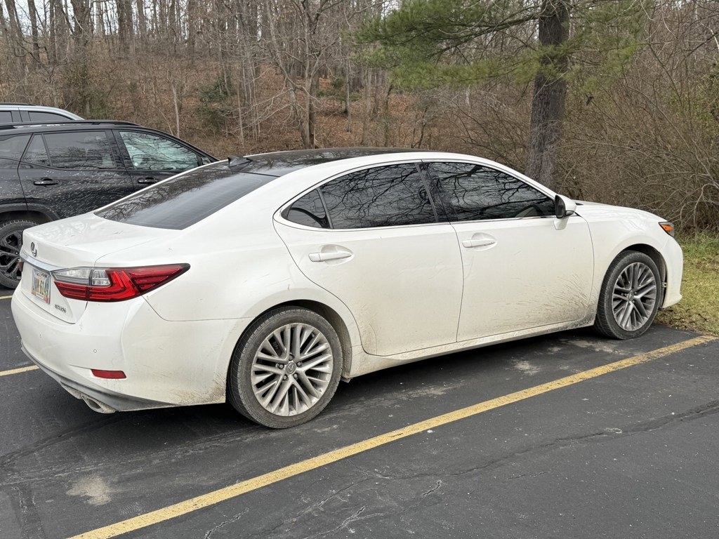 2016 Lexus ES 350's photo