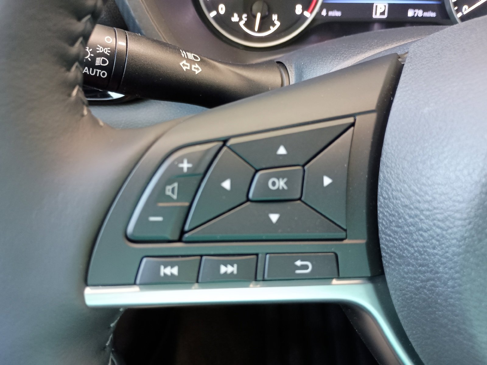 2025 Nissan Sentra SV photo 12