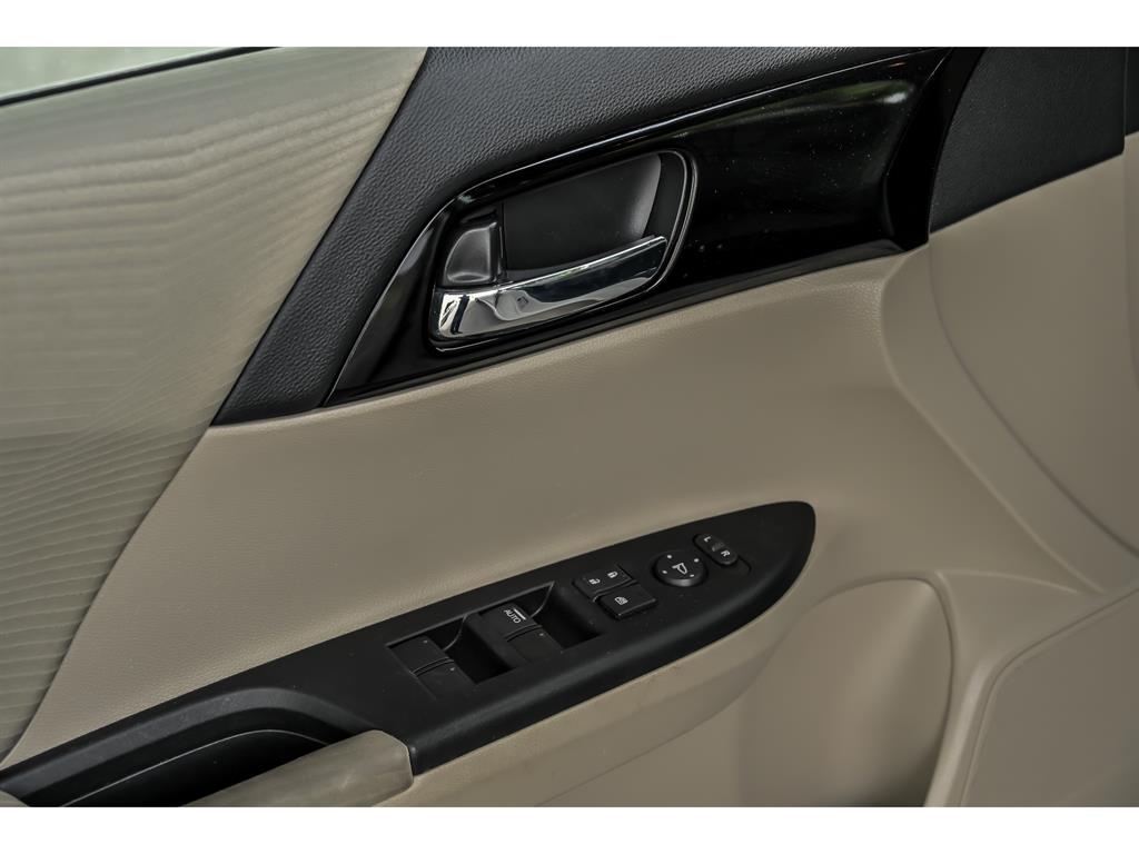 2016 Honda Accord LX photo 9