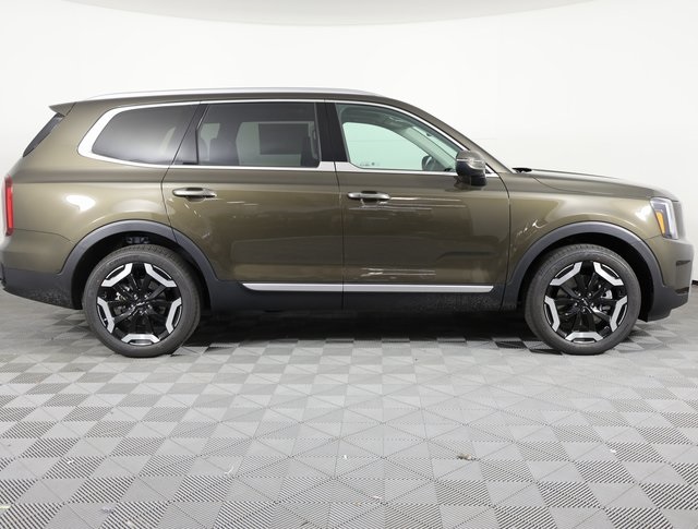 2025 Kia Telluride S photo 3
