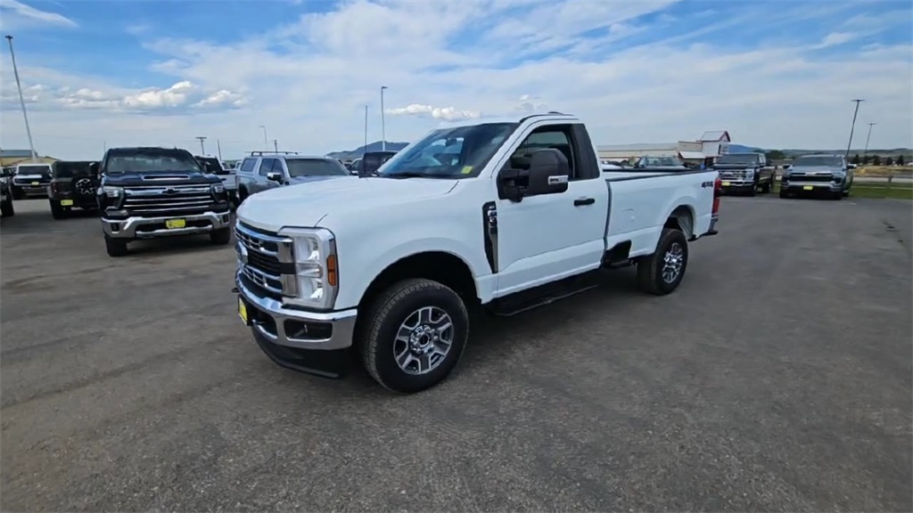2025 Ford F-350 XLT photo 4