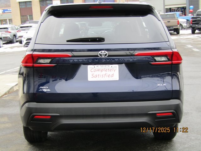Image of Pre-Owned 2024 Toyota Grand Highlander XLE 4D Sport Utility AWD
