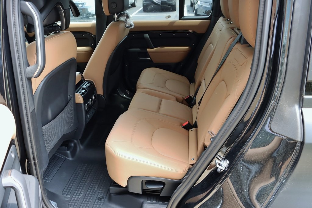 2025 Land Rover Defender 110 X-Dynamic SE photo 29