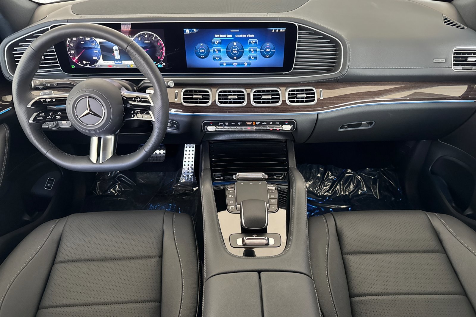 2025 Mercedes Benz GLS 450 4MATIC photo 3