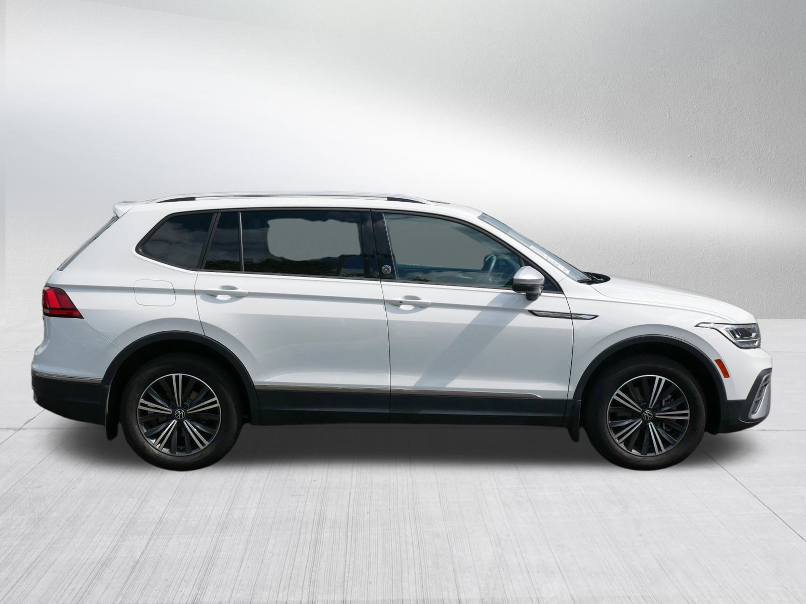 2024 Volkswagen Tiguan Wolfsburg Edition photo 7