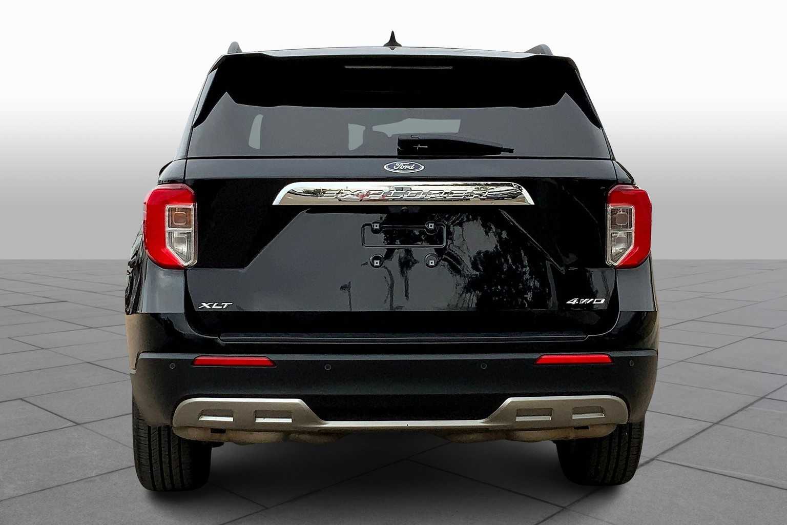 2023 Ford Explorer XLT photo 3