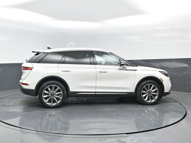 2022 Lincoln Corsair Standard photo 3