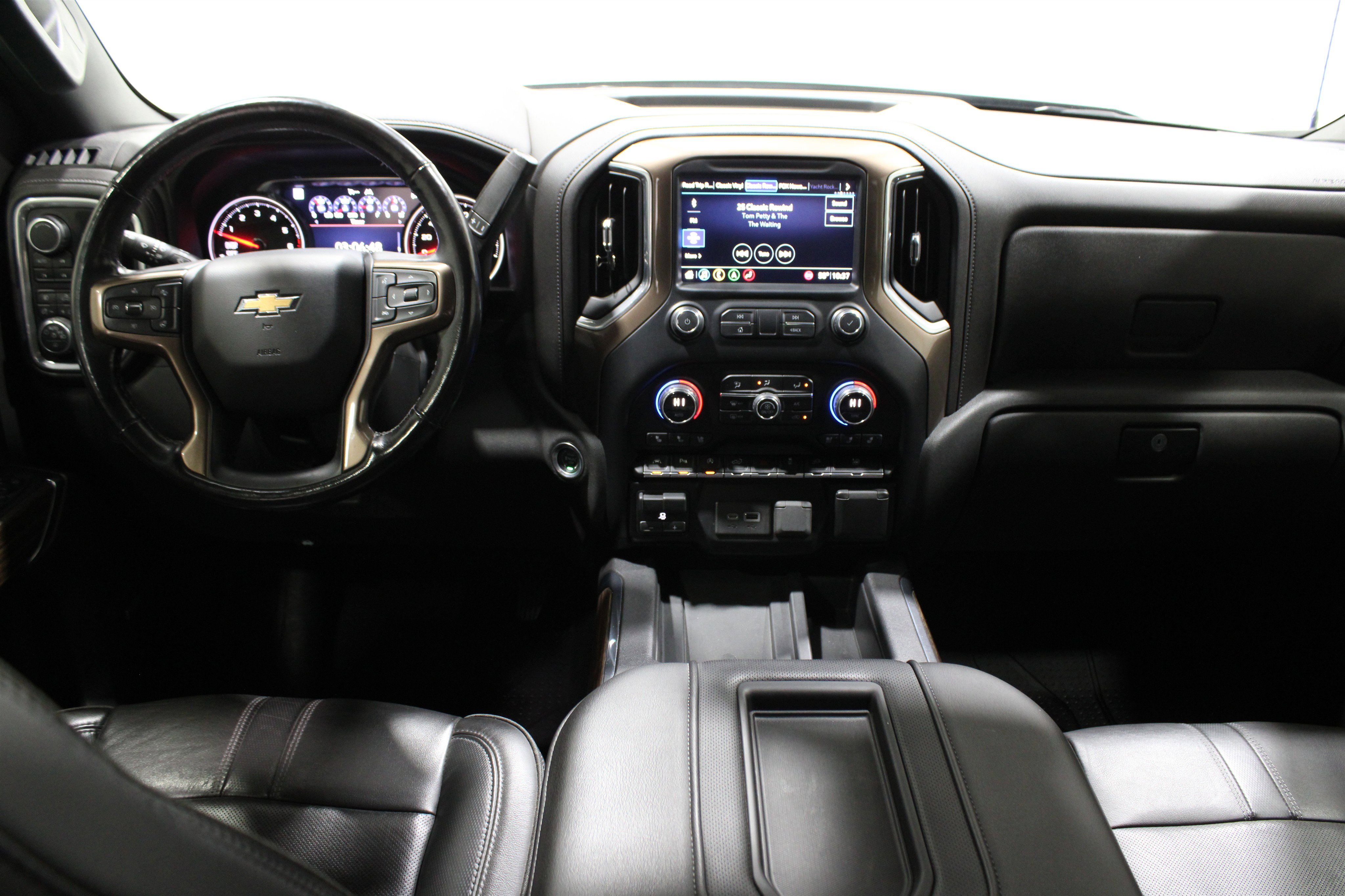 2019 Chevrolet Silverado 1500 High Country photo 2