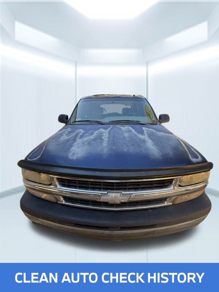 2003 Chevrolet Tahoe LT photo 2