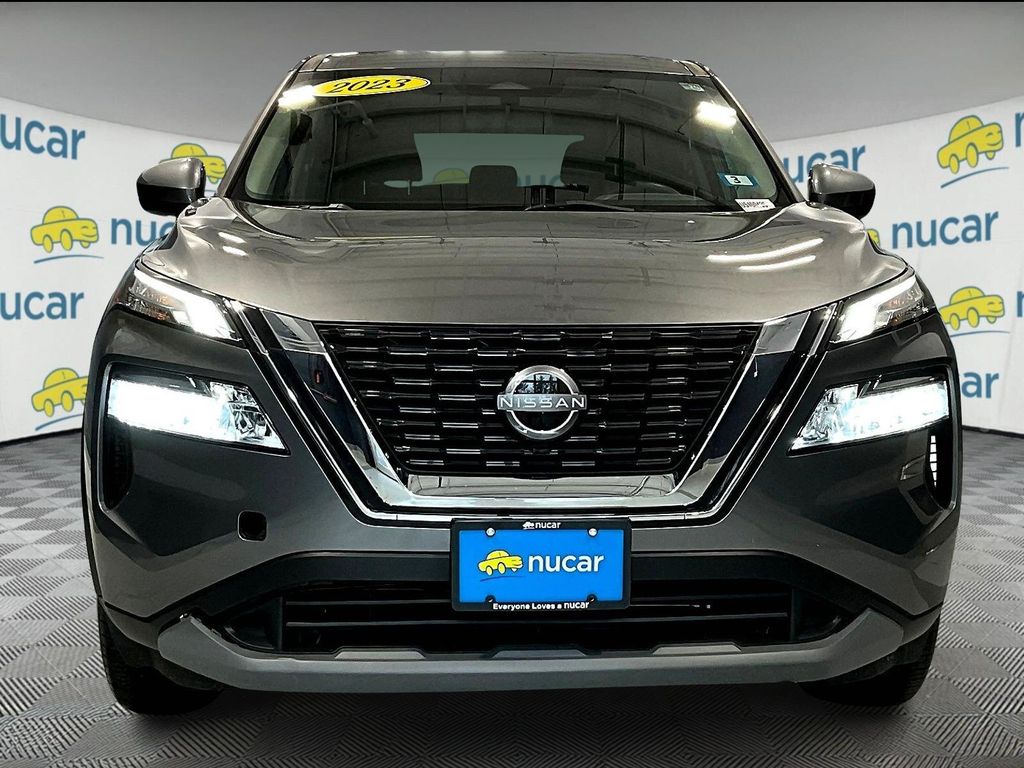 2023 Nissan Rogue SV photo 2