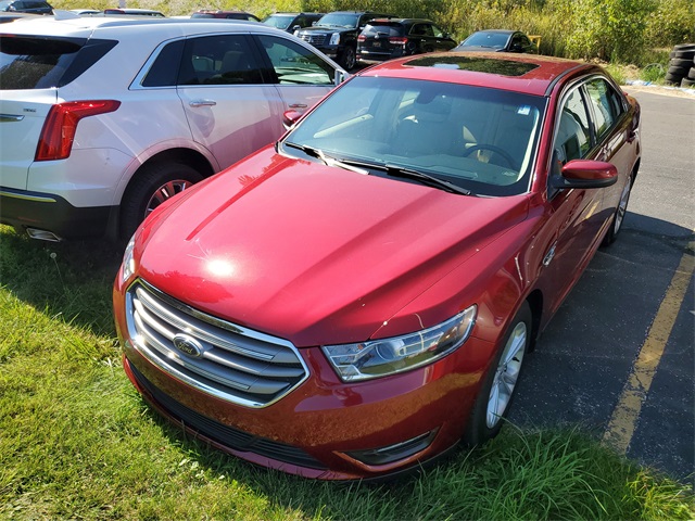 2016 Ford Taurus SEL photo 4