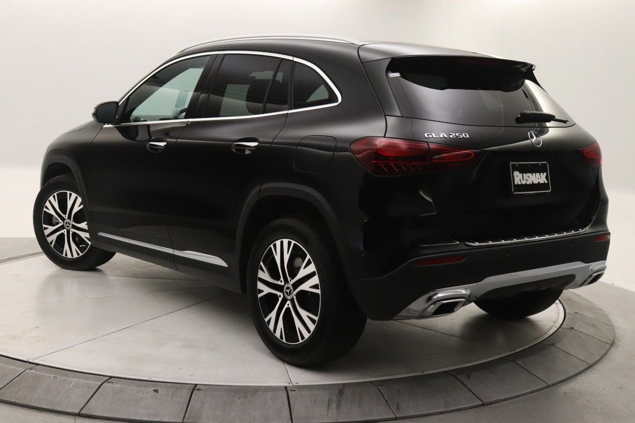 2025 Mercedes Benz GLA 250 photo 2