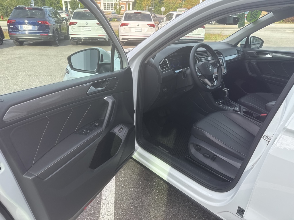 2022 Volkswagen Tiguan SE photo 13