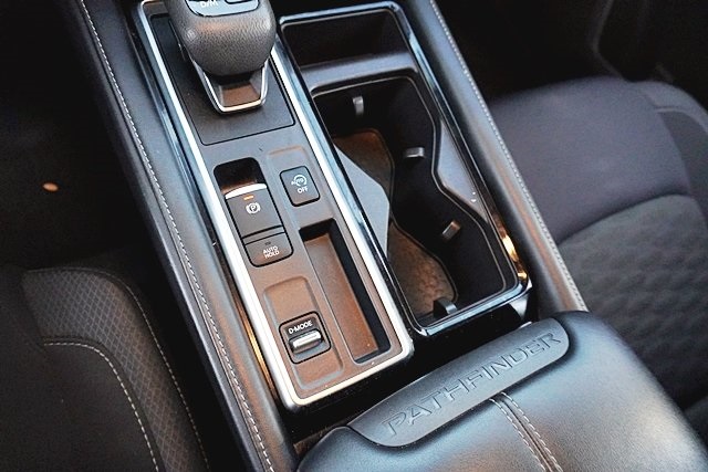 Used 2023 White Nissan SV image 28