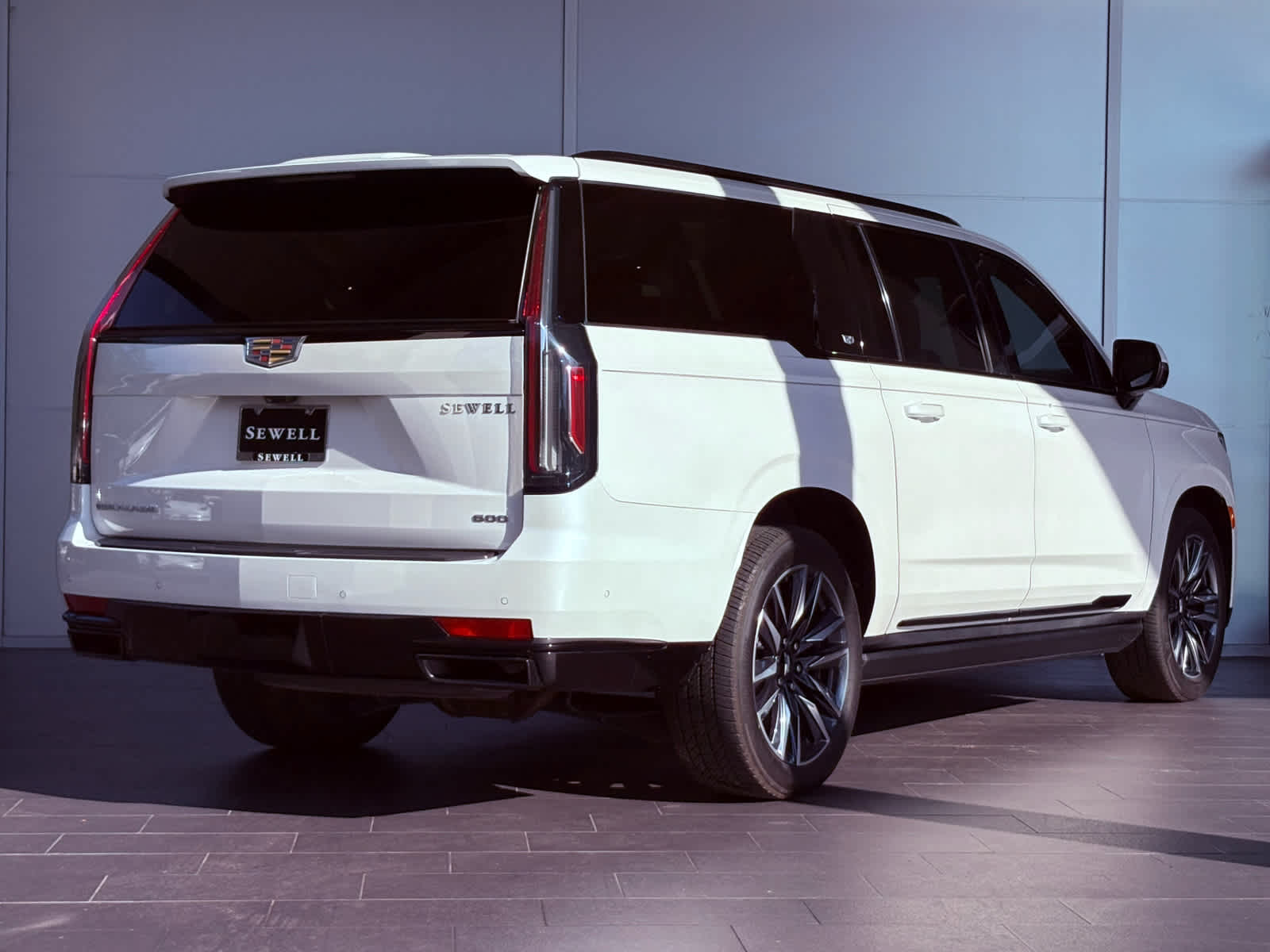 2023 Cadillac Escalade ESV Sport Platinum photo 4