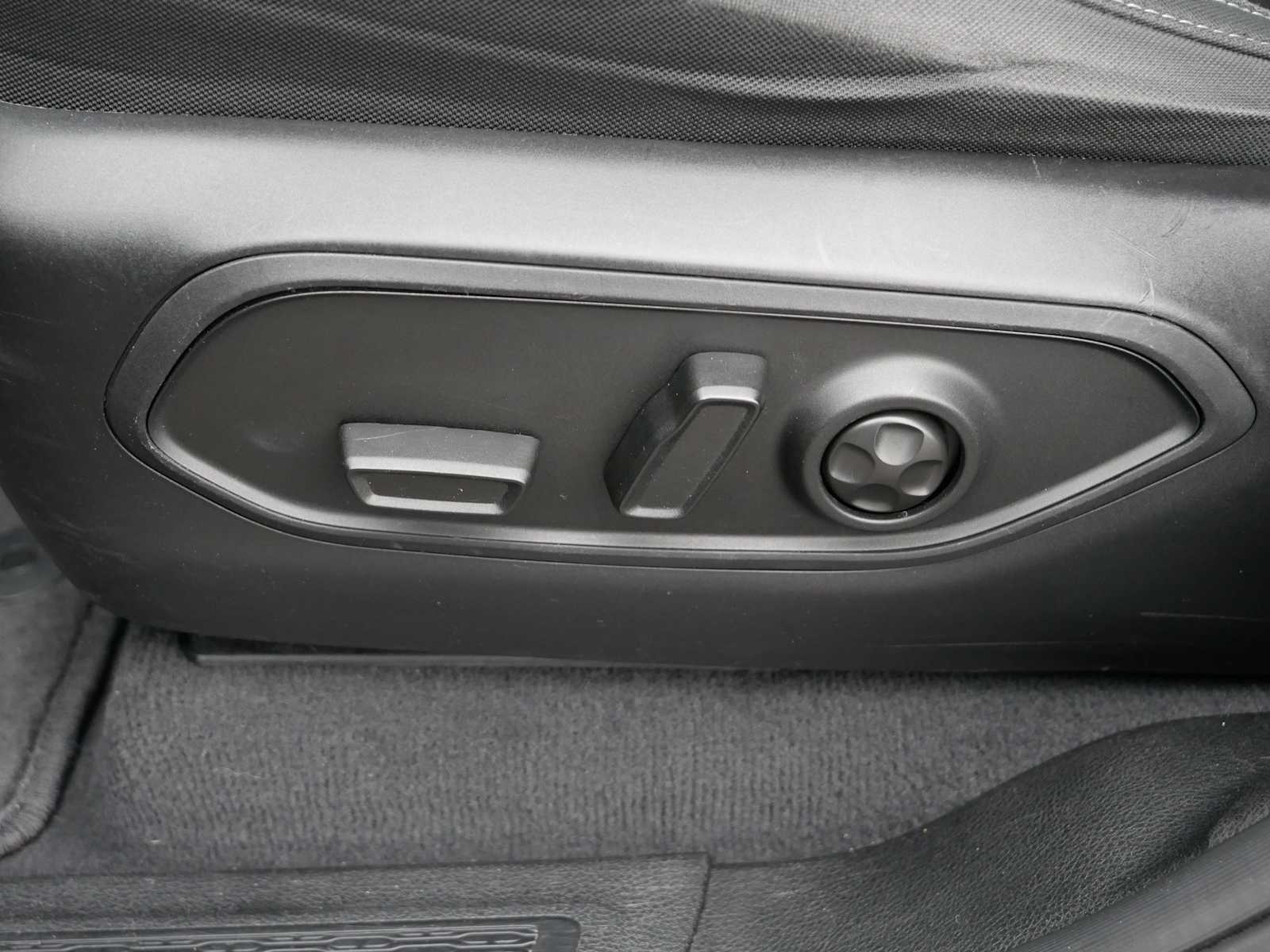 2023 Jeep Grand Cherokee Laredo photo 12