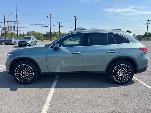 2025 Mercedes Benz GLC 300 photo 15