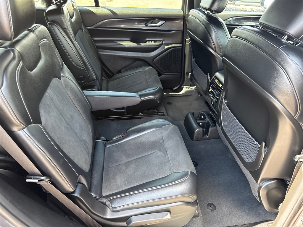 2023 Jeep Grand Cherokee Altitude photo 15