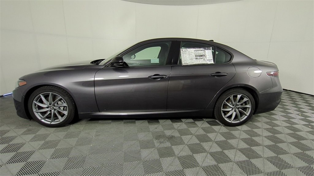 2025 Alfa Romeo Giulia Base photo 7