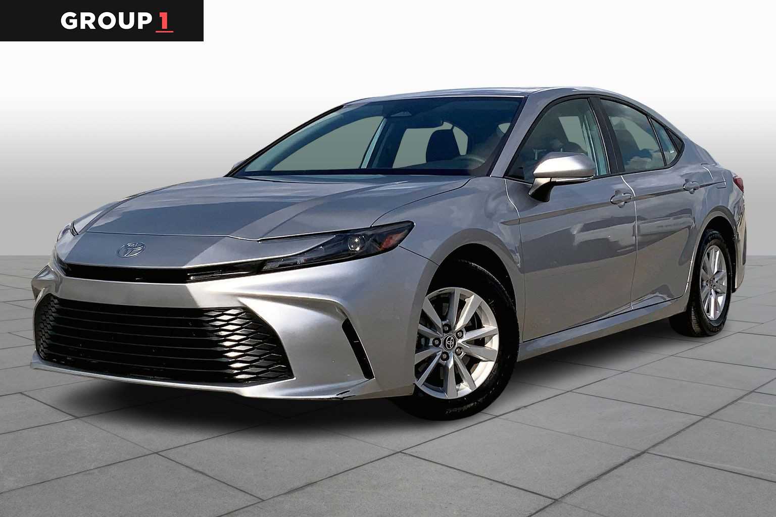 2025 Toyota Camry LE's photo