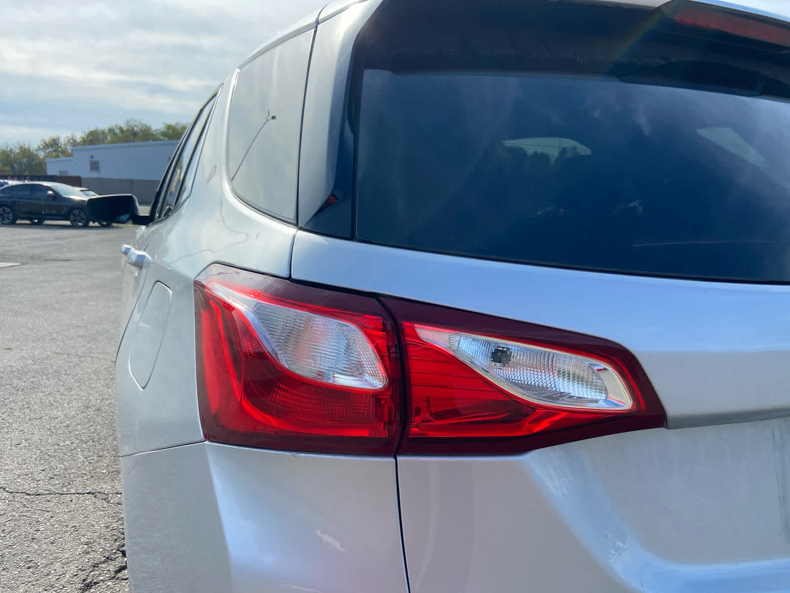 2020 Chevrolet Equinox LT photo 2