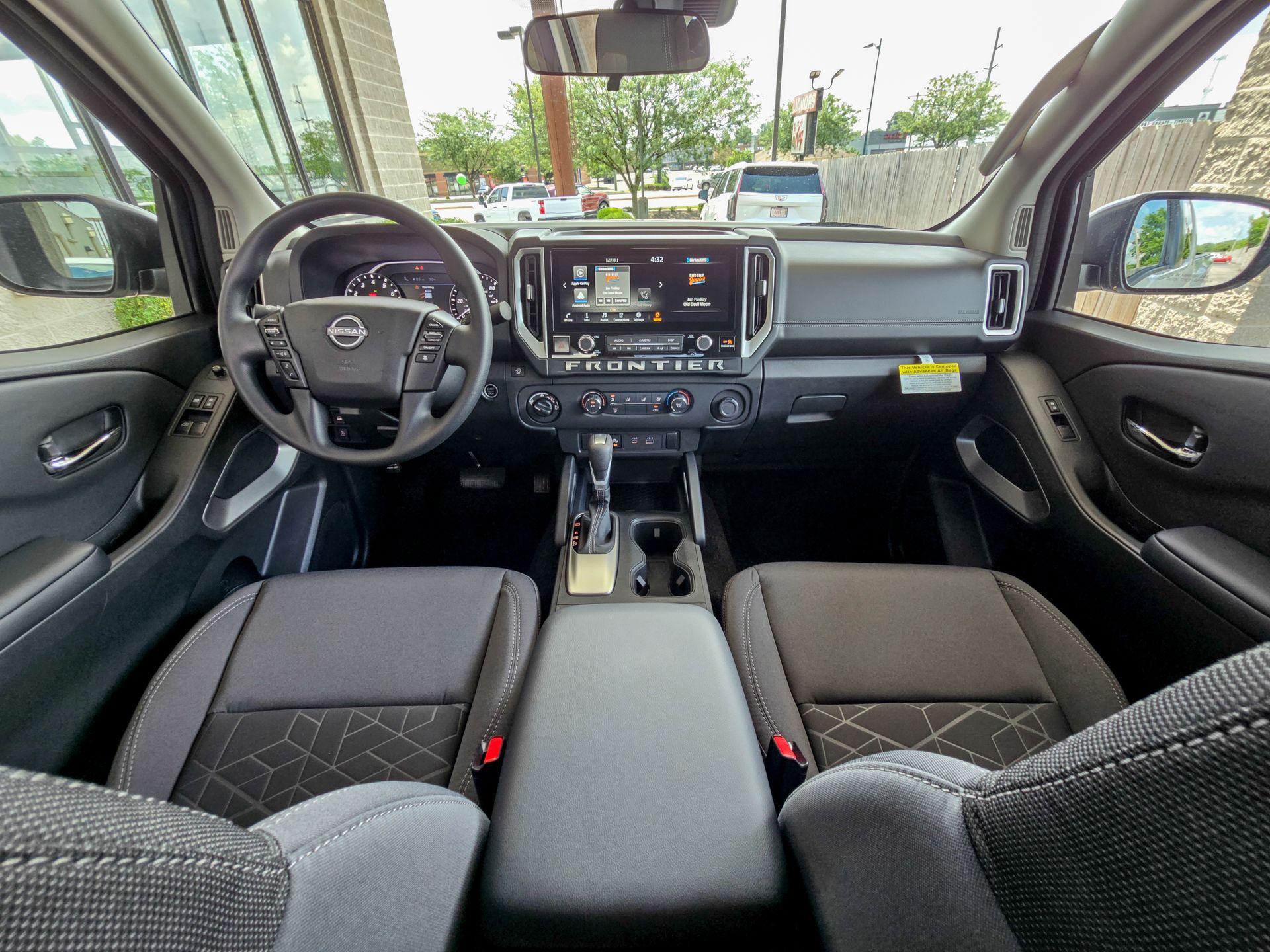 2025 Nissan Frontier SV photo 2