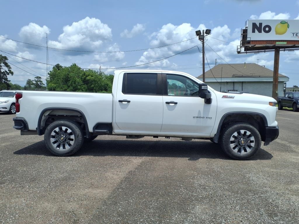 2024 Chevrolet Silverado 2500HD Custom photo 2