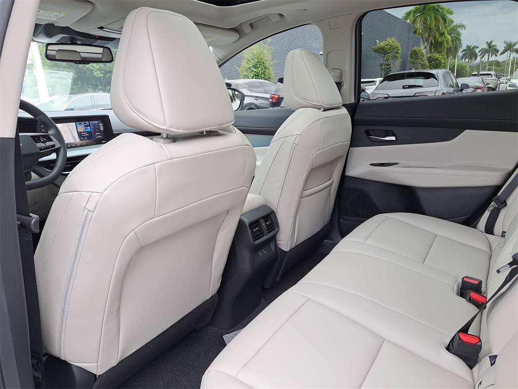 2025 Nissan Murano SL photo 11