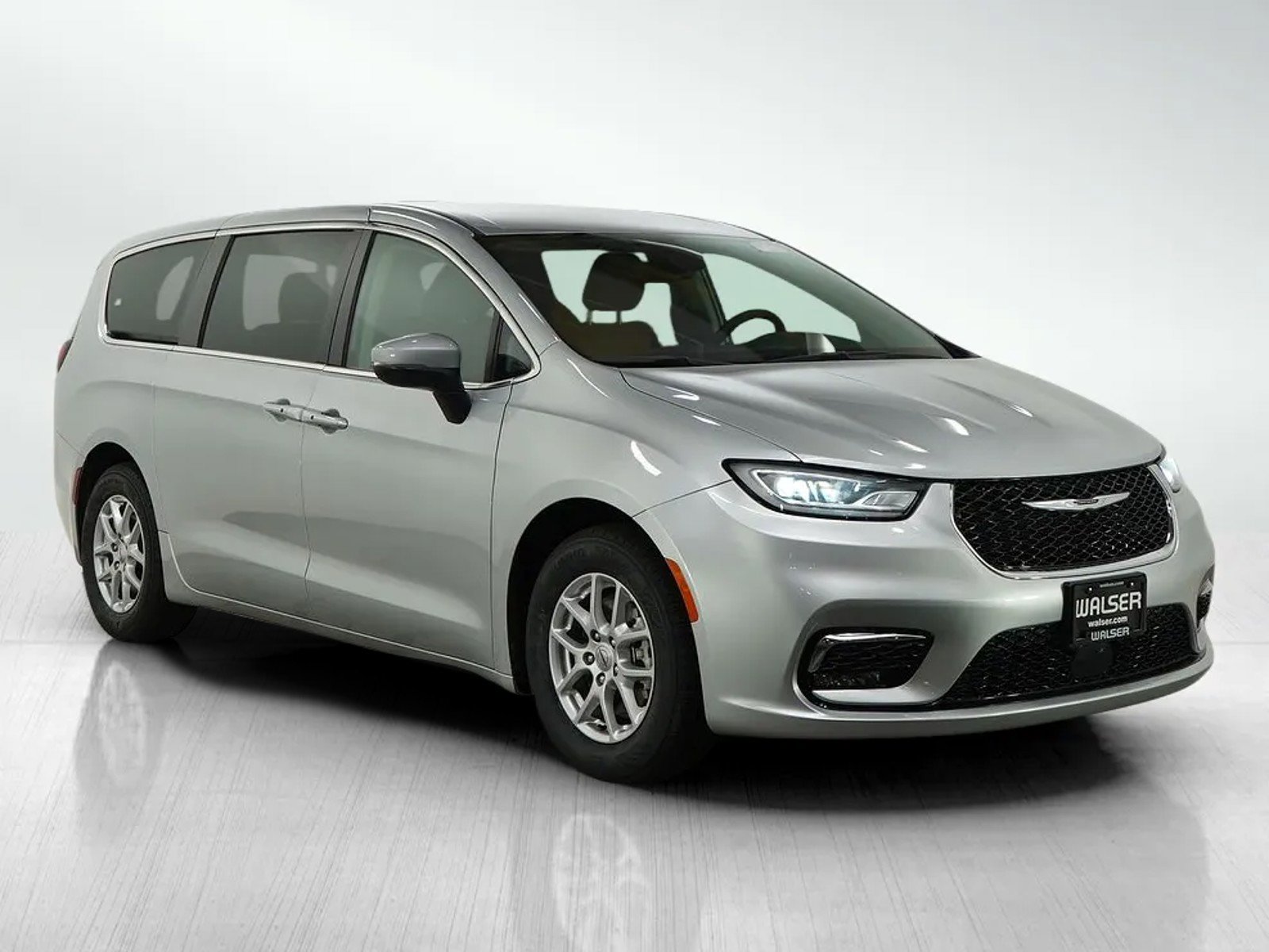2023 Chrysler Pacifica Touring L photo 7