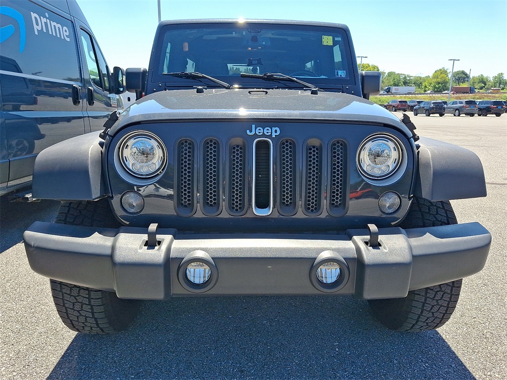 2017 Jeep Wrangler Unlimited Sahara photo 2