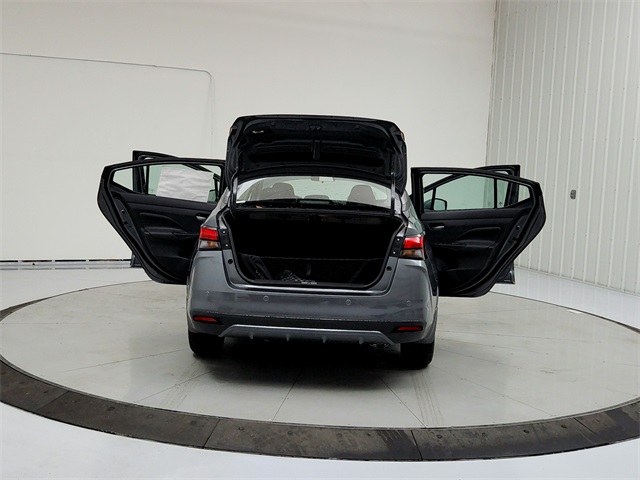 2025 Nissan Versa 1.6 SV photo 12