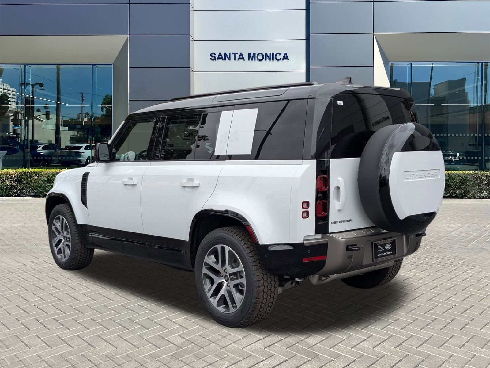 2025 Land Rover Defender 110 X-Dynamic SE photo 9