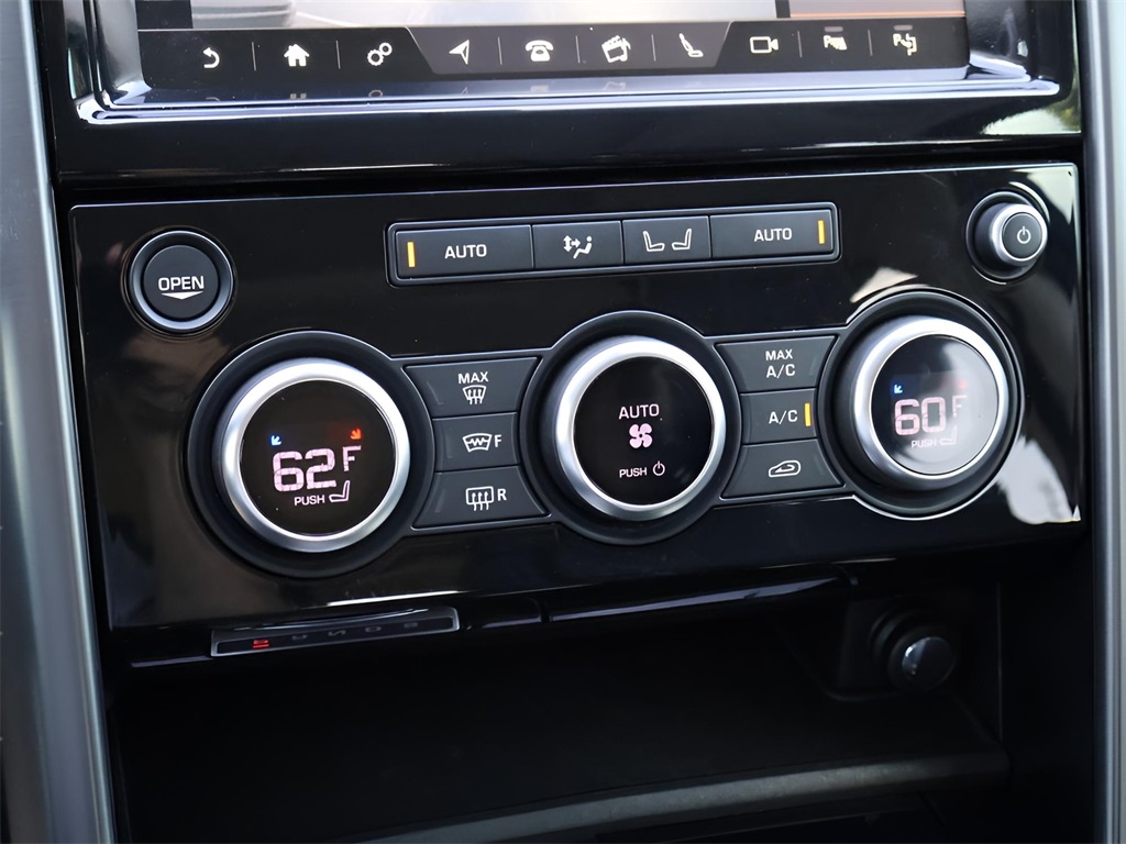 2017 Land Rover Discovery First Edition photo 24