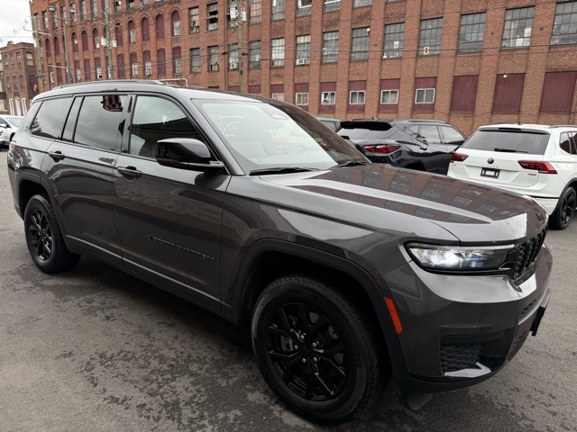 2024 Jeep Grand Cherokee Altitude photo 3