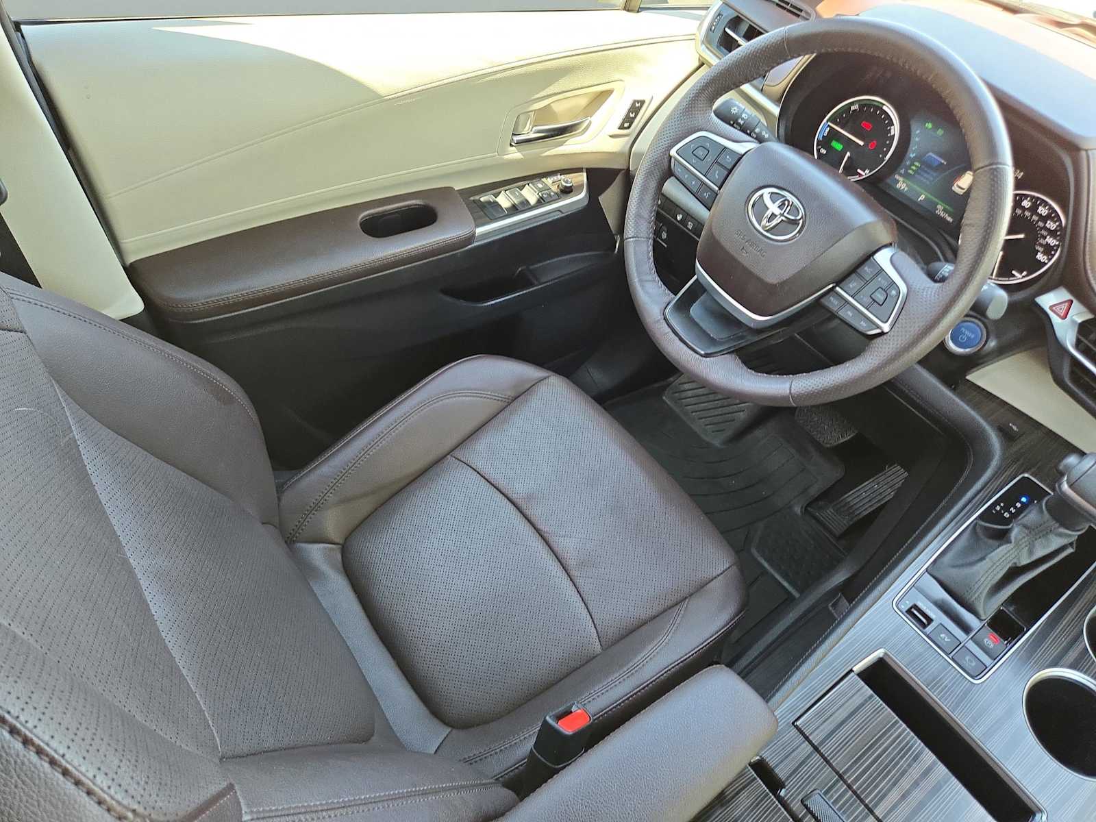 2024 Toyota Sienna Platinum photo 16