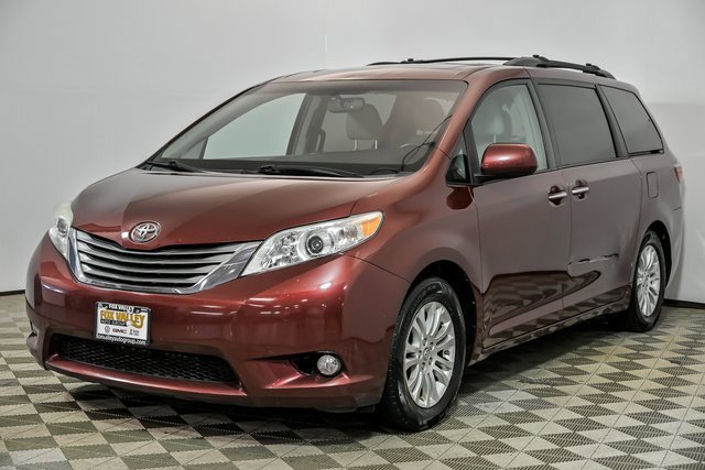2015 Toyota Sienna XLE photo 4
