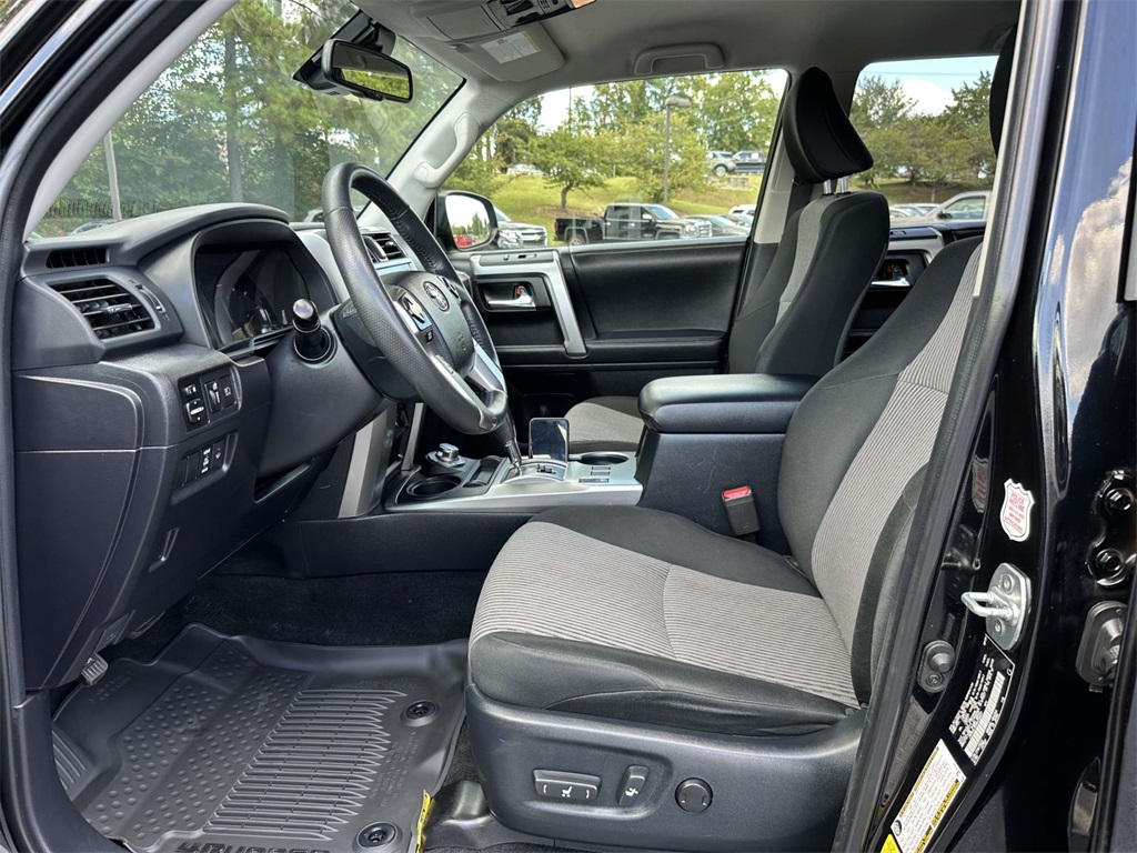 2024 Toyota 4Runner SR5 photo 3