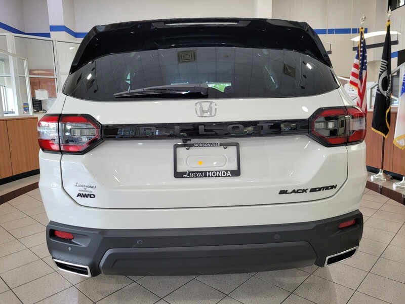 2025 Honda Pilot Black Edition photo 4