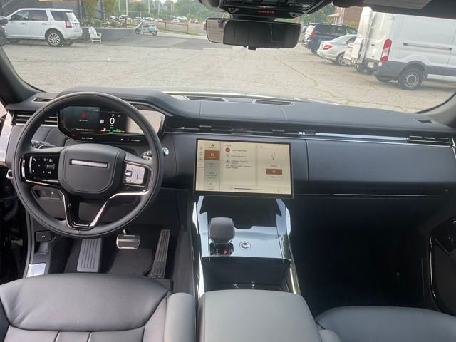 2025 Land Rover Range Rover Sport SE photo 11