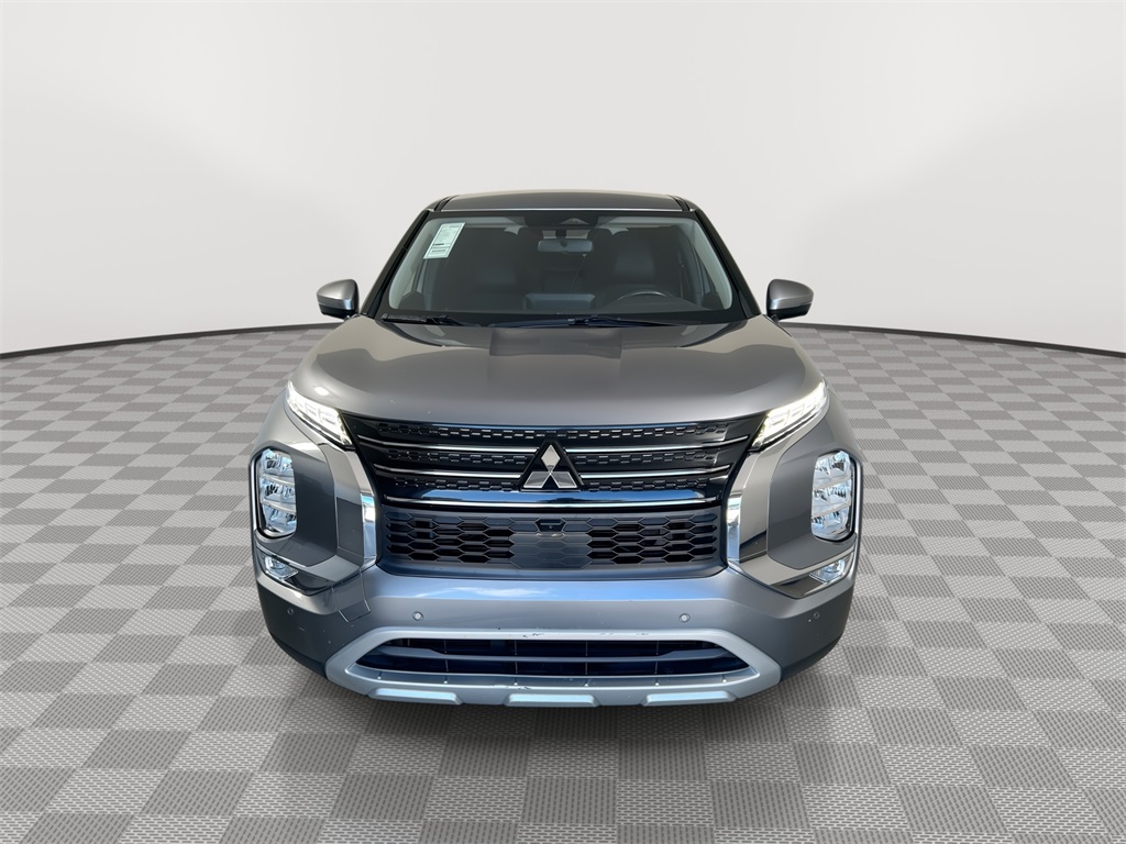 2024 Mitsubishi Outlander SE photo 2